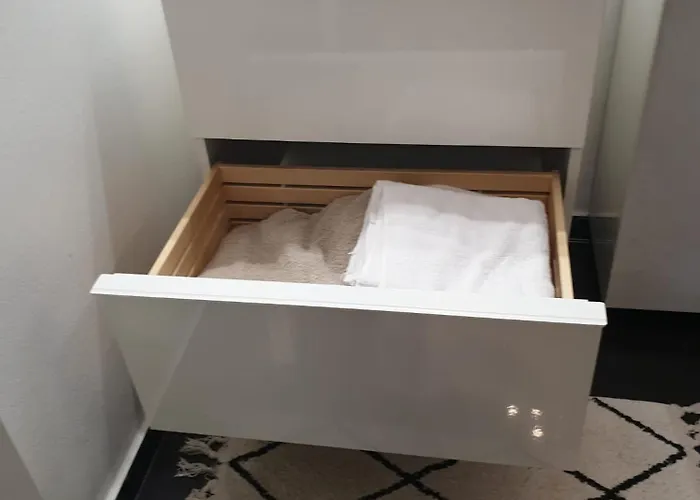 Im Gruenen Zwischen Messe & Flughafen Koeln!