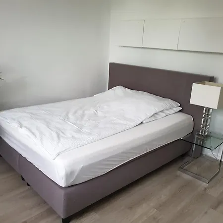 Appartement Im Gruenen Zwischen Messe & Flughafen Koeln! Keulen