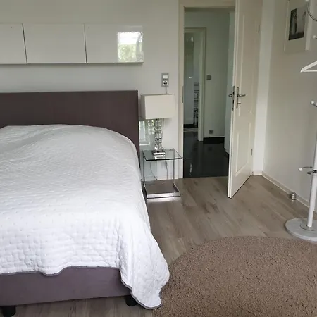 Im Gruenen Zwischen Messe & Flughafen Koeln! * Keulen